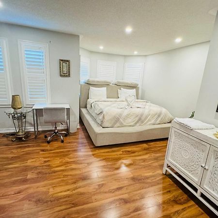 Luxury Home In Toronto มิสซิสซอกา ภายนอก รูปภาพ