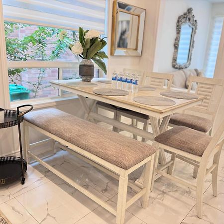 Luxury Home In Toronto มิสซิสซอกา ภายนอก รูปภาพ