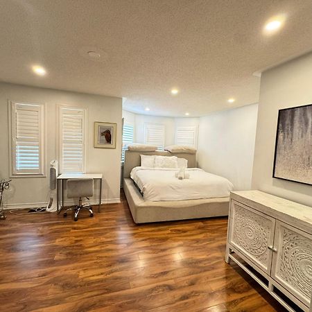 Luxury Home In Toronto มิสซิสซอกา ภายนอก รูปภาพ