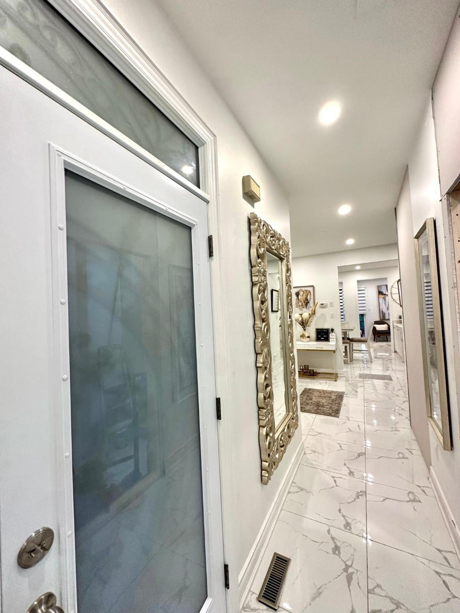 Luxury Home In Toronto มิสซิสซอกา ภายนอก รูปภาพ
