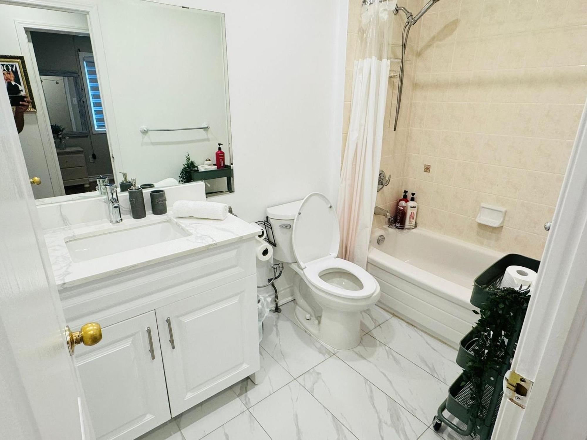 Luxury Home In Toronto มิสซิสซอกา ภายนอก รูปภาพ