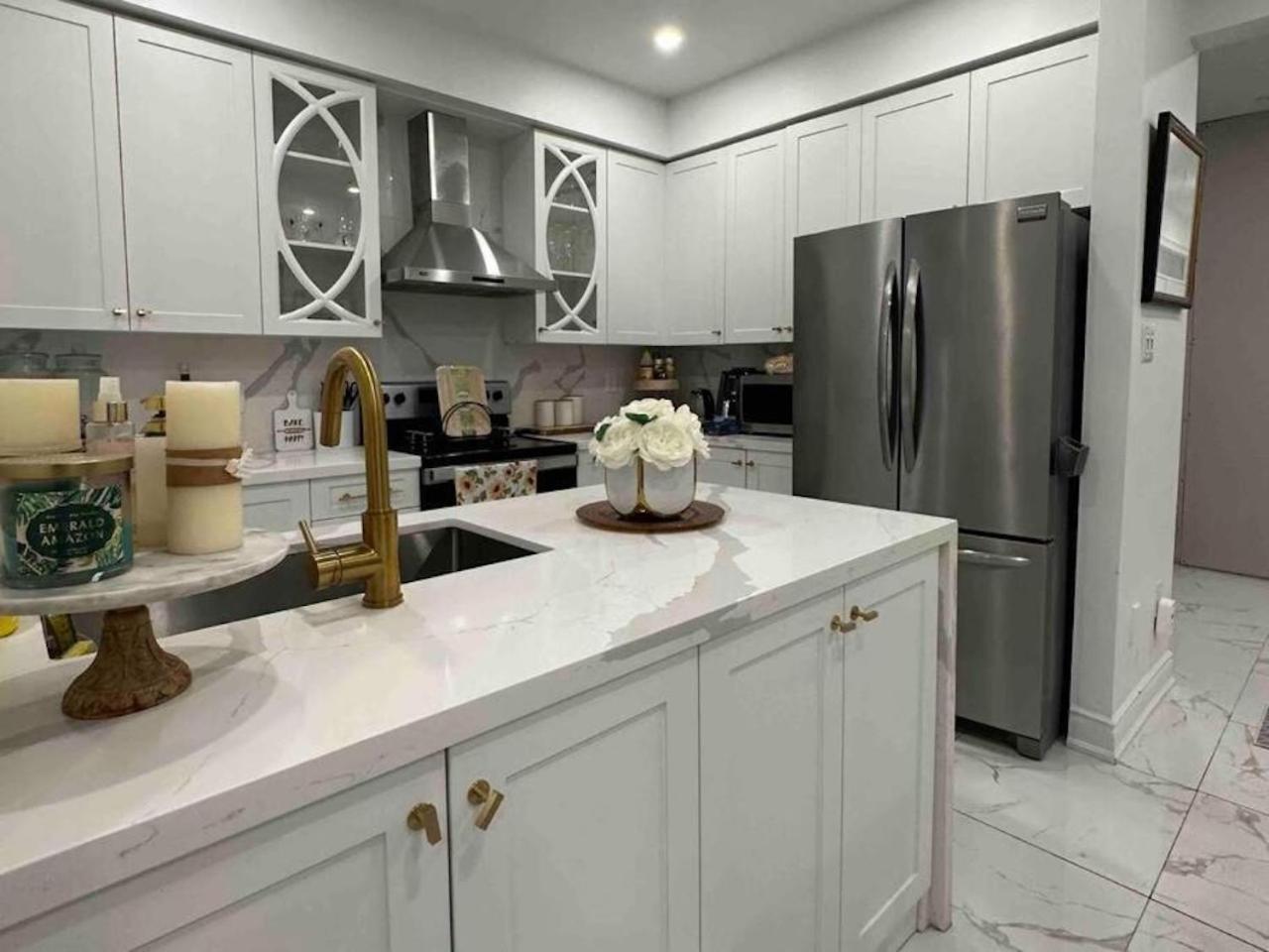 Luxury Home In Toronto มิสซิสซอกา ภายนอก รูปภาพ