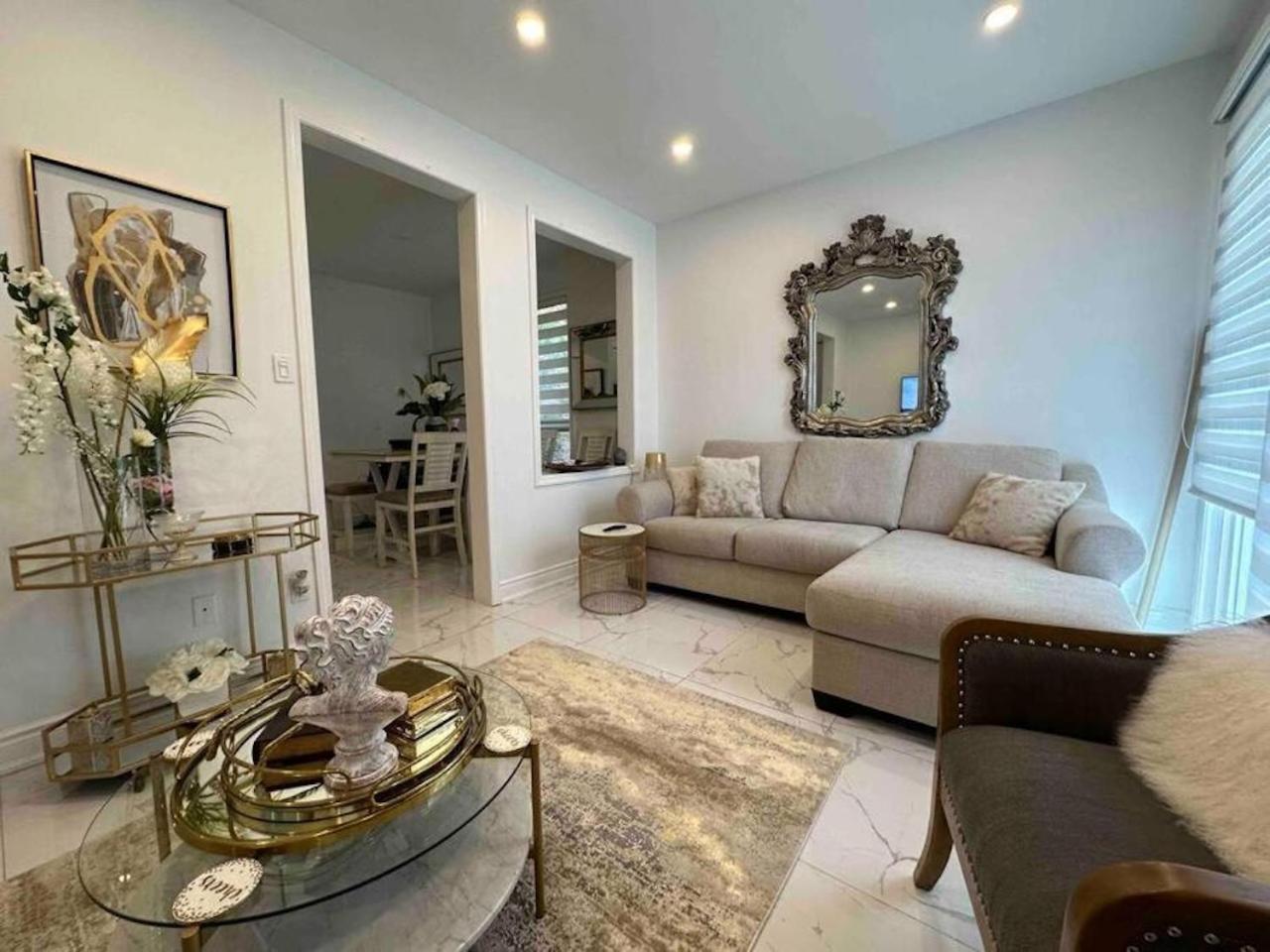 Luxury Home In Toronto มิสซิสซอกา ภายนอก รูปภาพ