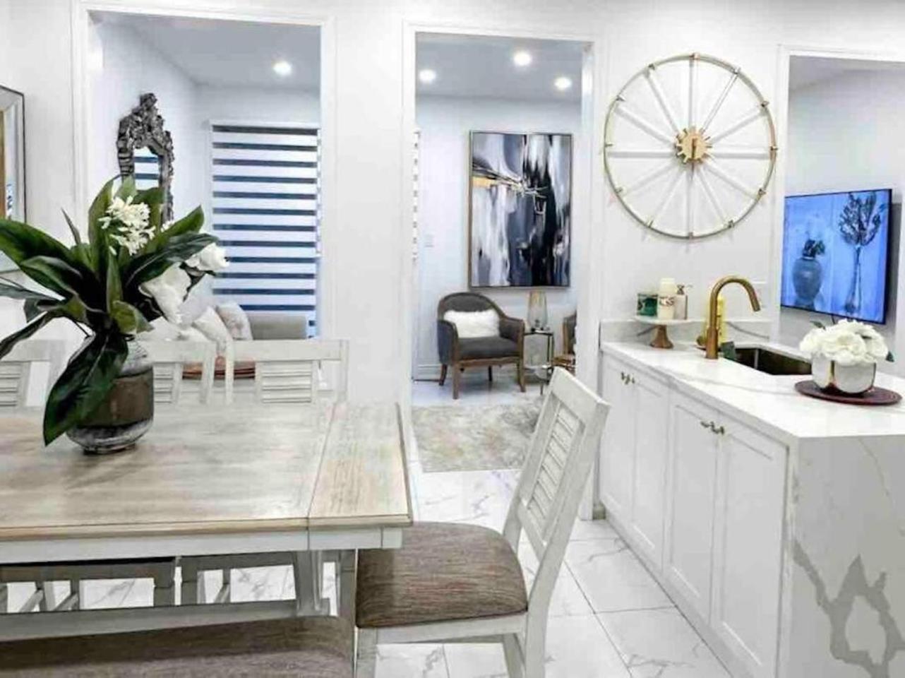 Luxury Home In Toronto มิสซิสซอกา ภายนอก รูปภาพ