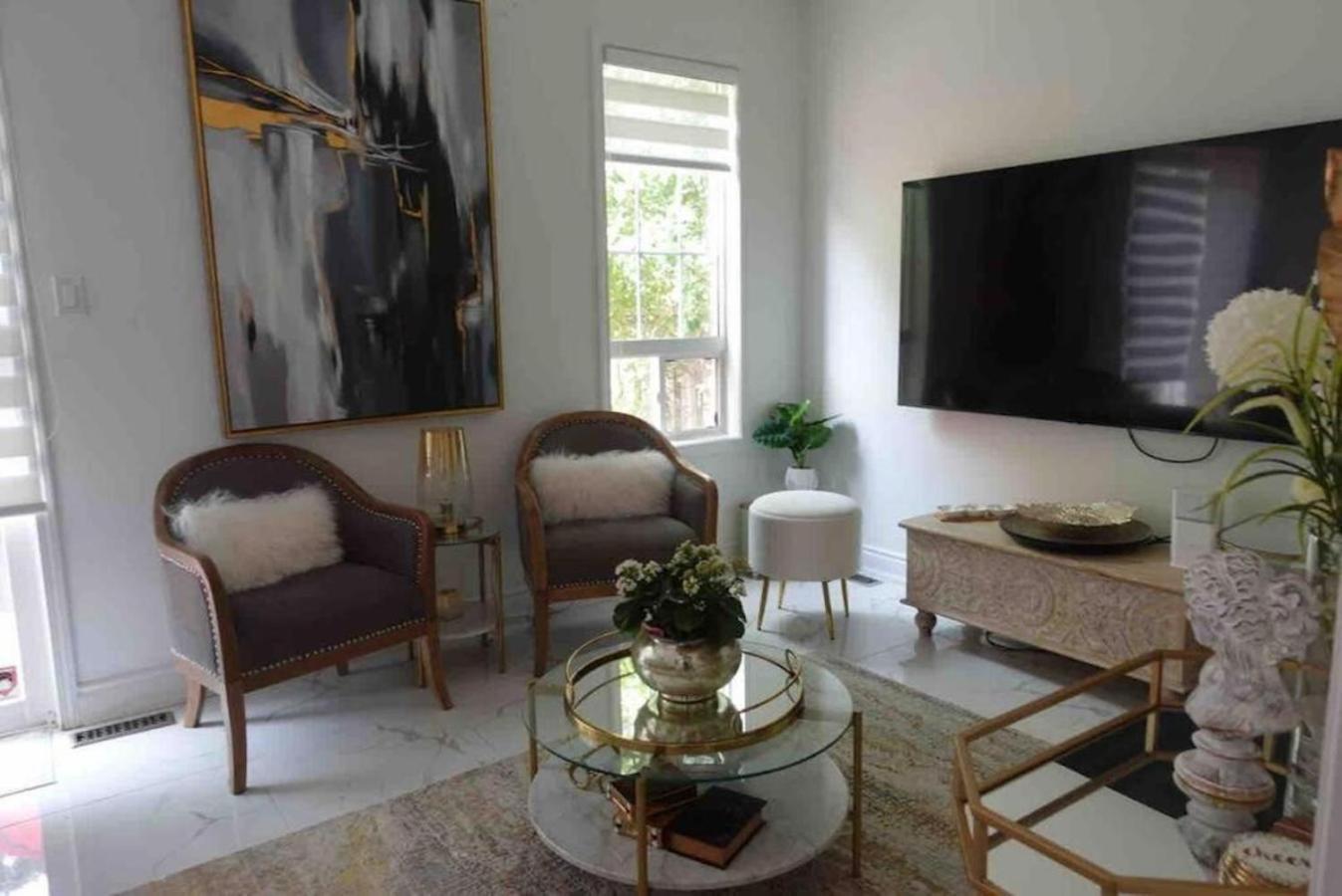 Luxury Home In Toronto มิสซิสซอกา ภายนอก รูปภาพ