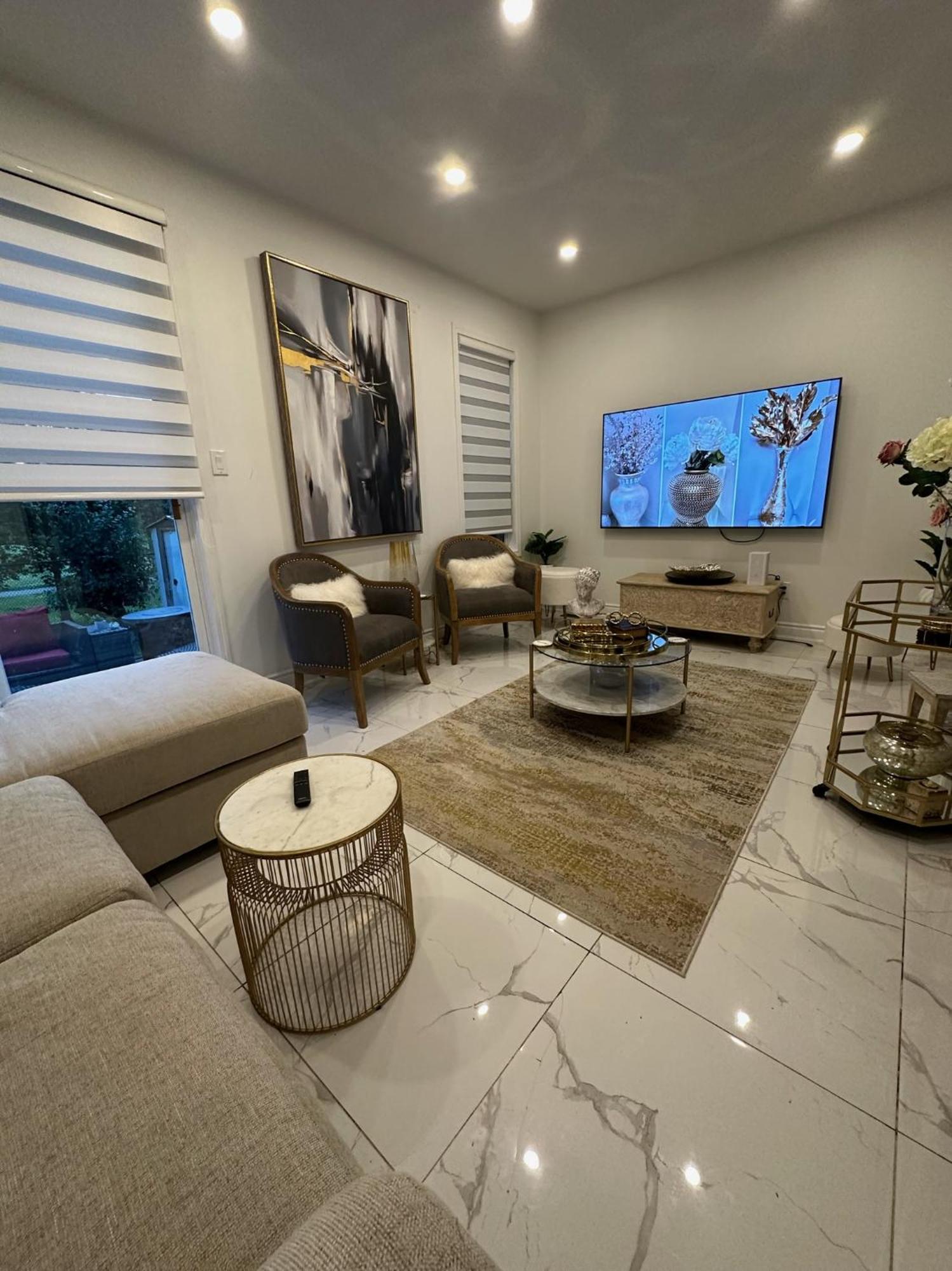 Luxury Home In Toronto มิสซิสซอกา ภายนอก รูปภาพ