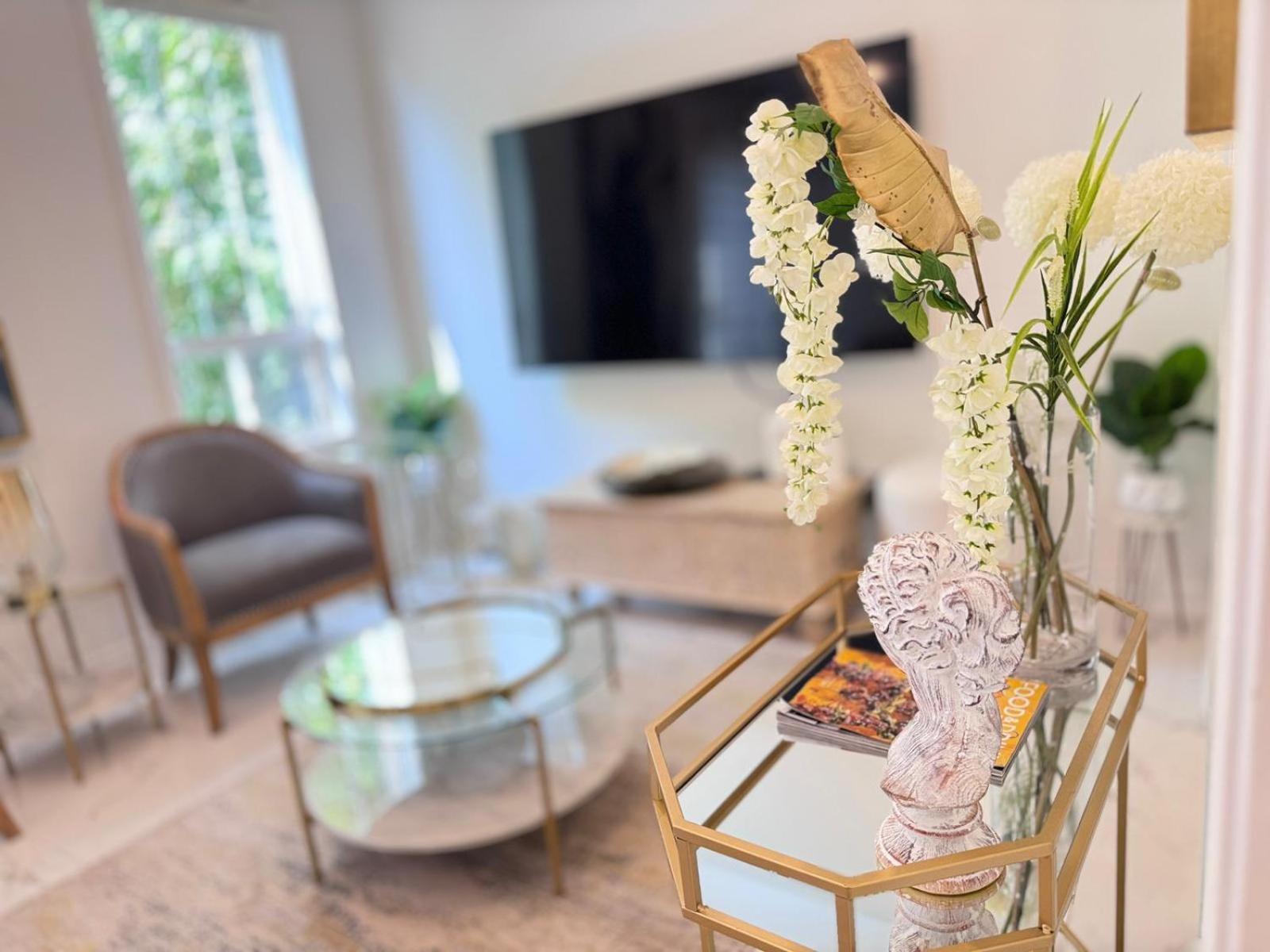 Luxury Home In Toronto มิสซิสซอกา ภายนอก รูปภาพ