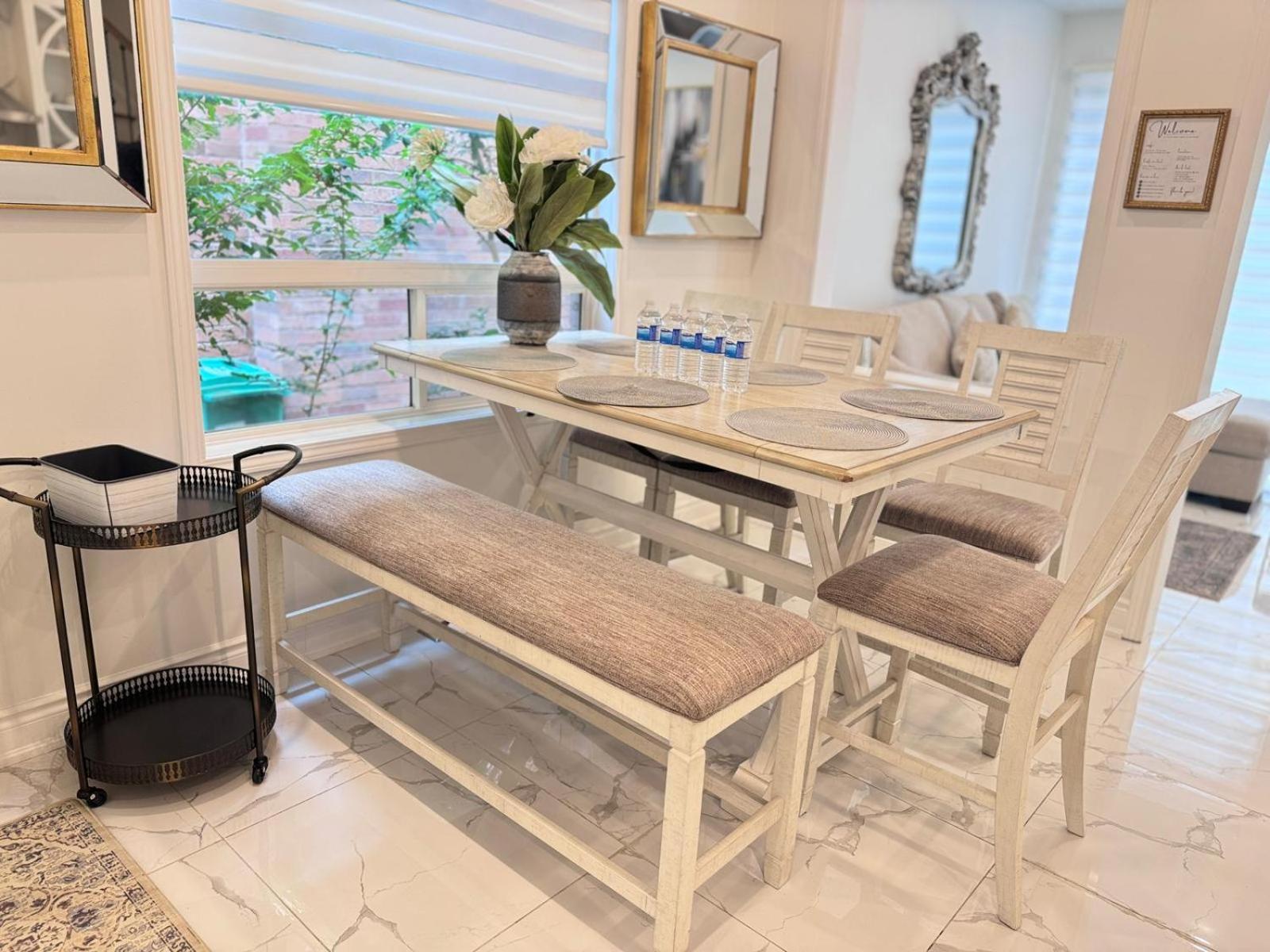 Luxury Home In Toronto มิสซิสซอกา ภายนอก รูปภาพ