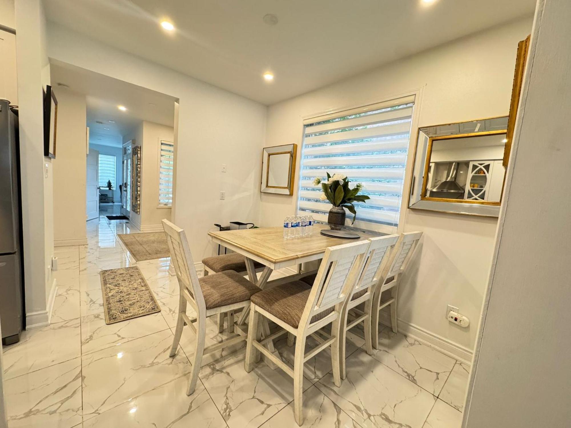 Luxury Home In Toronto มิสซิสซอกา ภายนอก รูปภาพ