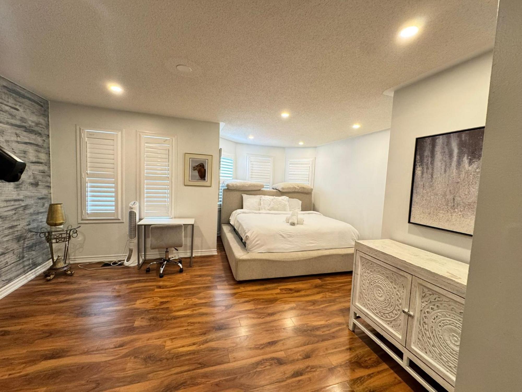 Luxury Home In Toronto มิสซิสซอกา ภายนอก รูปภาพ
