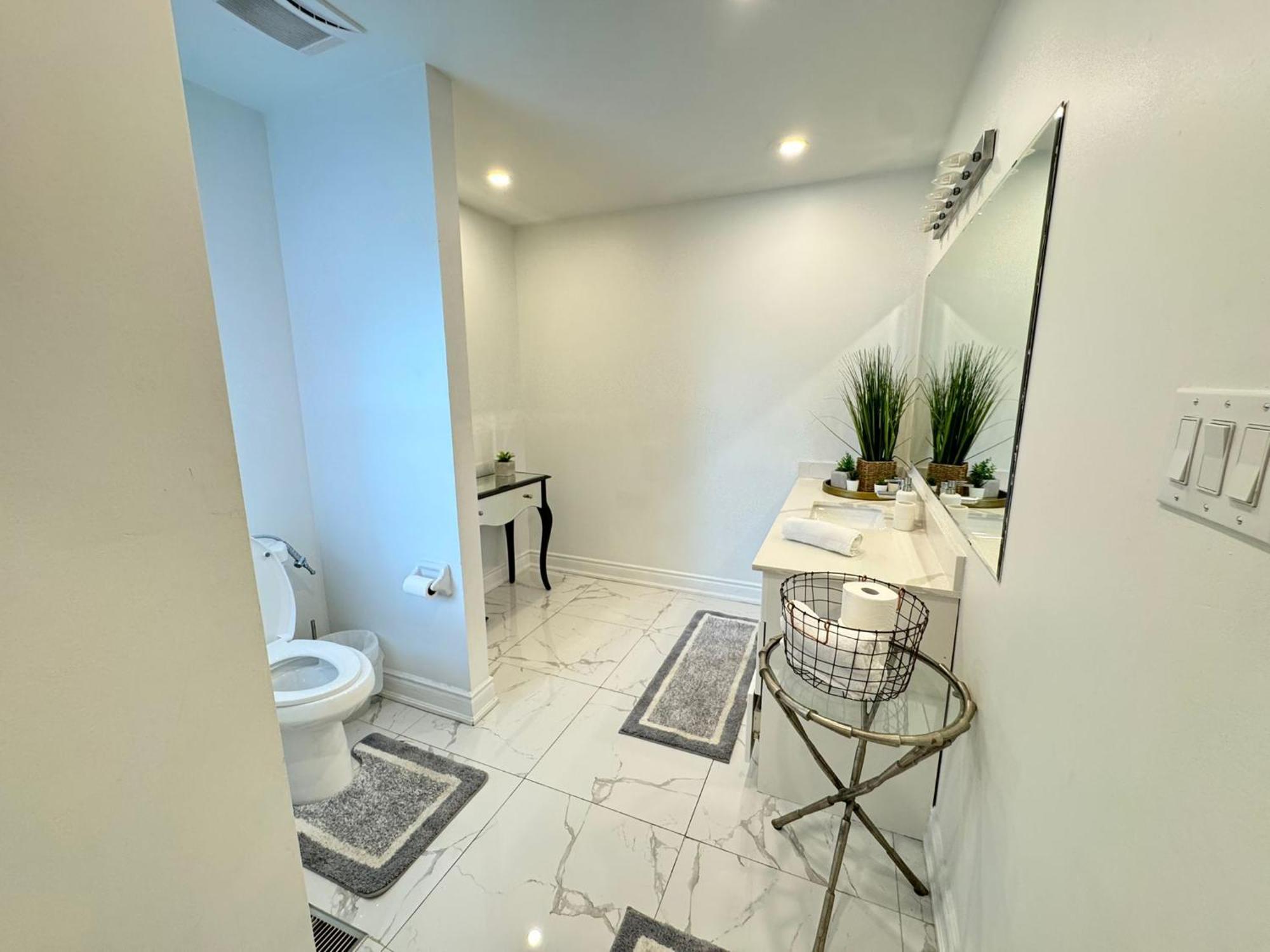 Luxury Home In Toronto มิสซิสซอกา ภายนอก รูปภาพ